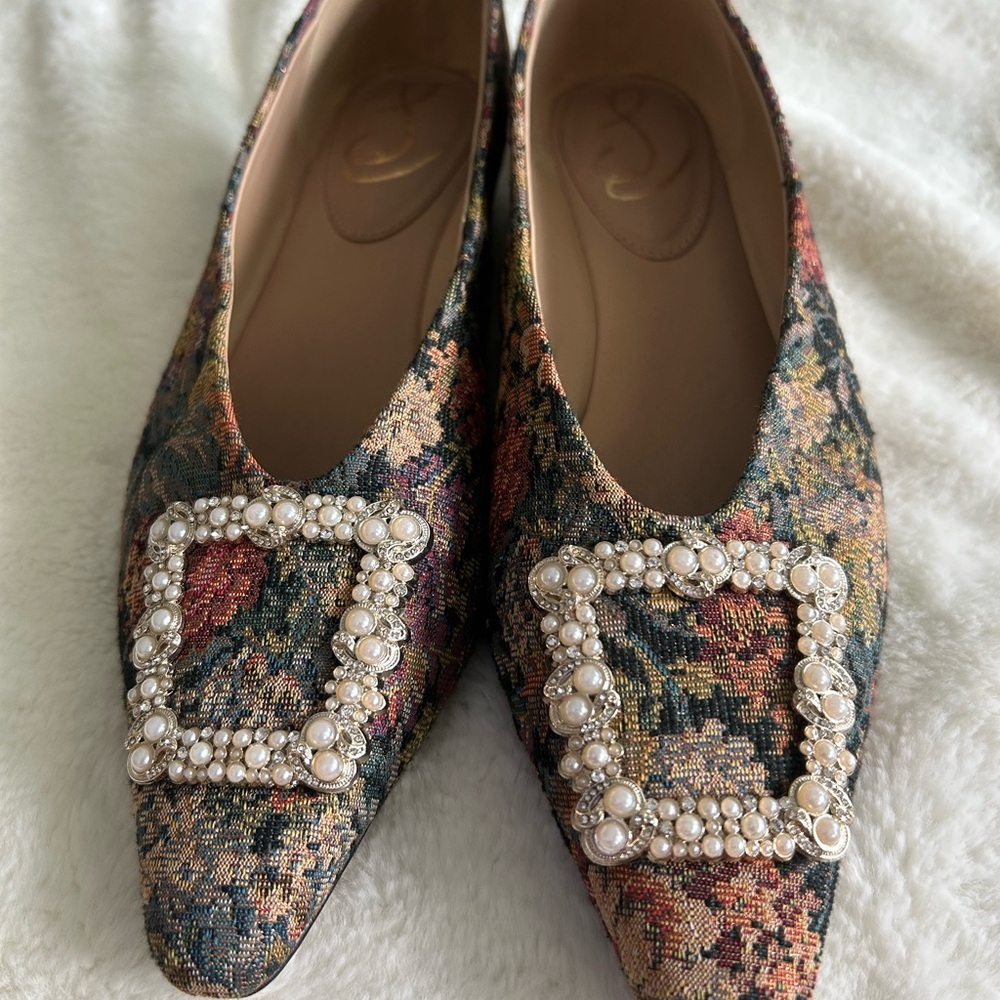 Elegant Floral Women's Shoes with Pearl Embellishments